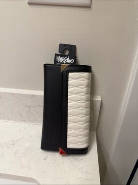 Wodzino Black & White Quilted Clutch Wristlet